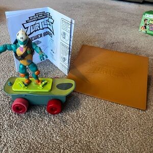 Ninja Turtle Michaelango with Skateboard
